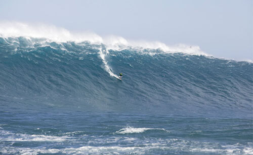 http://www.surftravelcompany.com/big-wave-pics/jaws-Dorian-17-1-05.jpg